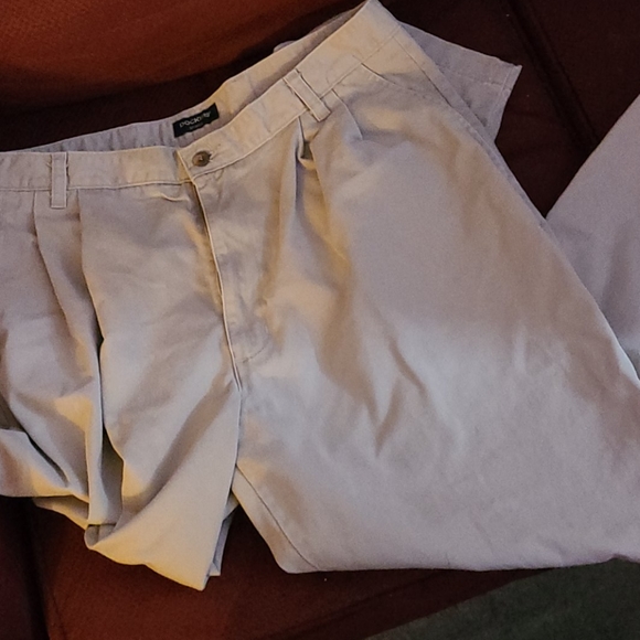 Dockers Men's Khaki Relaxed Fit Pants - Picture 1 of 1